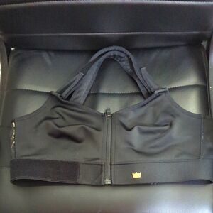 Shefit womens sports bra. Size 1 Luxe.